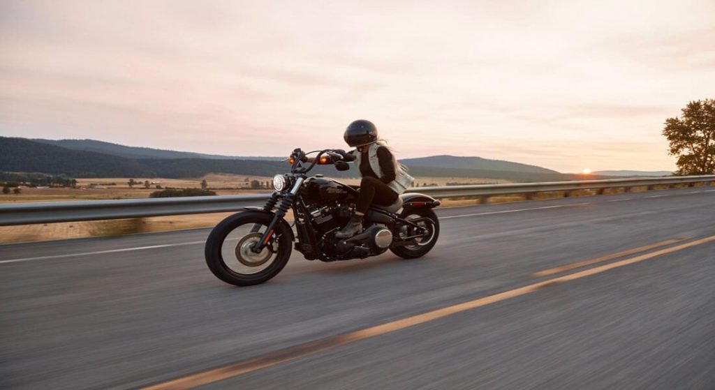 How to Reduce Wind Noise in a Motorcycle Helmet