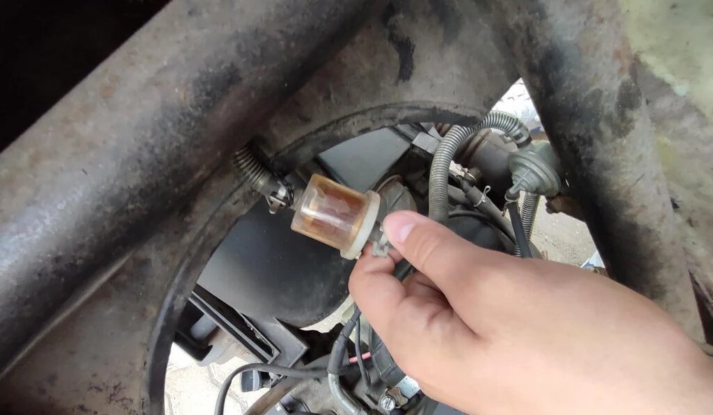 change motorcycle fuel filter