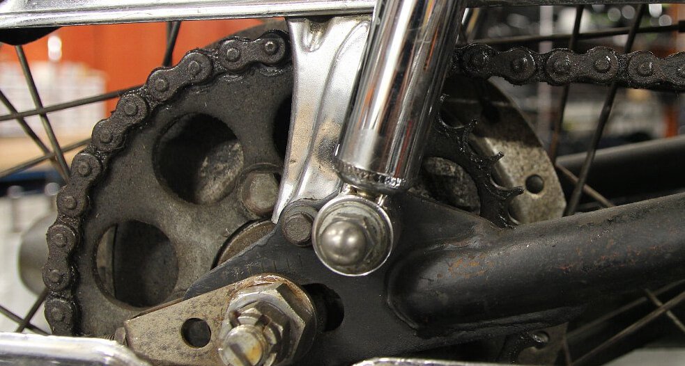 inspect the old chain and sprockets is necessary before change a motorcycle chain