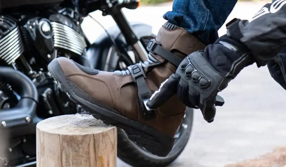 Touring motorcycle boots